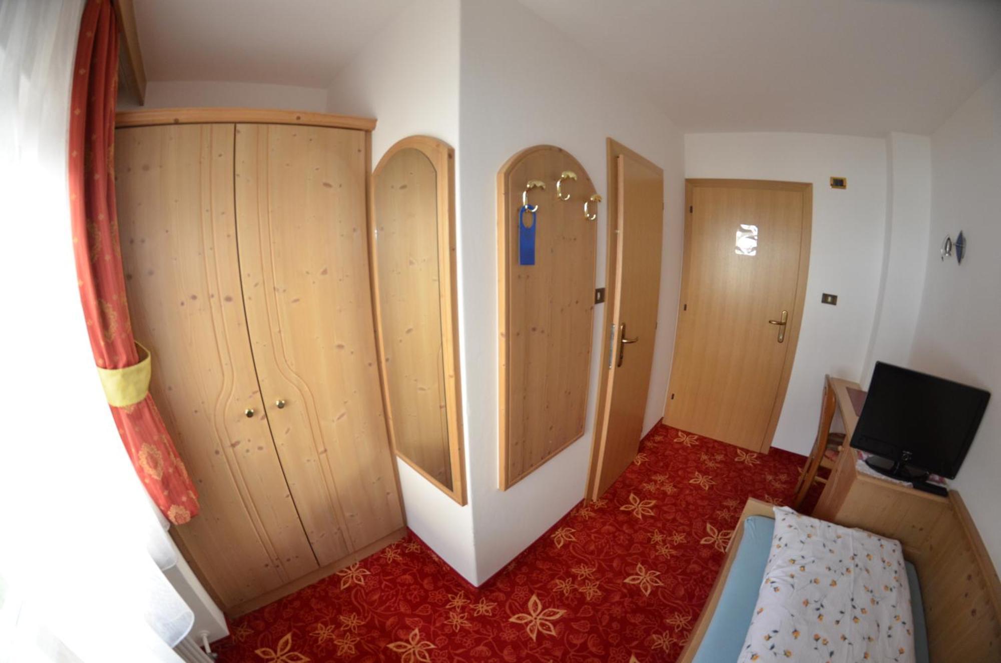 Garni Ossi Bed & Breakfast Santa Cristina Val Gardena Room photo
